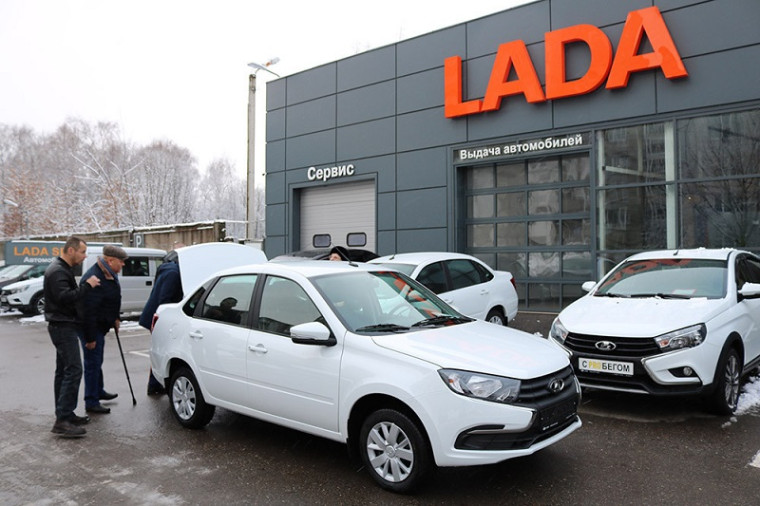 Пострадавшие на производстве жители Псковской области получили новые автомобили от регионального отделения Соцфонда. Пострадавшие на производстве жители Псковской области получили новые автомобили от регионального отделения Соцфонда.